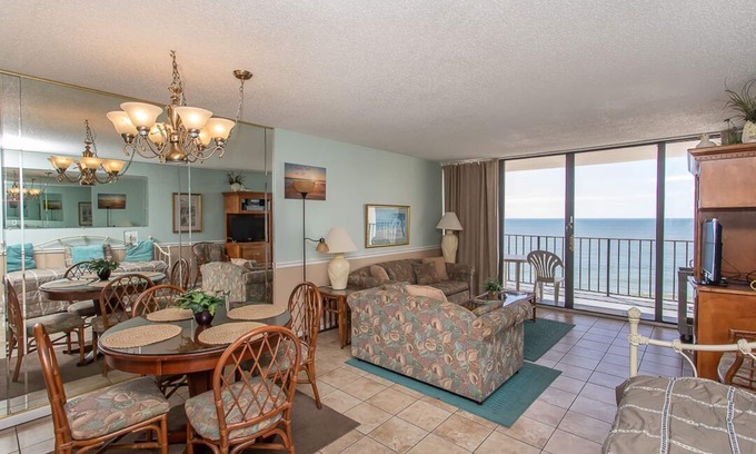 Garden City Condo | ONE BEDROOM CONDO TO DIE FOR Royal Garden 803