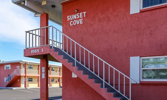 Sunset Beach Condo | One bedroom Condo just across from the beach in Treasure Island, Florida.