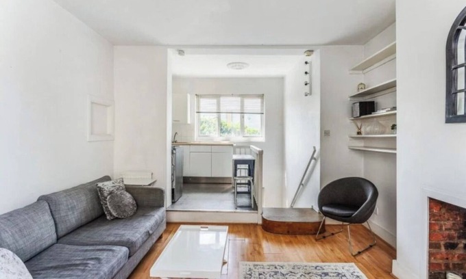 Greenwich West Apartment | One bedroom flat with Garden