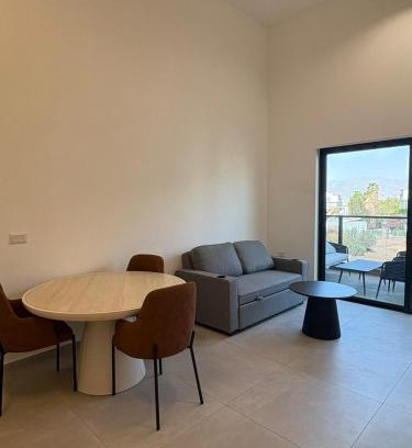 Eilat Apartment | One-Bedroom Garden Apartment with Balcony - 2