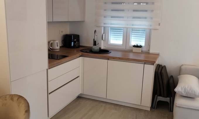 Turanj Apartment | One bedroom apartment with balcony and sea view Turanj, Biograd (A-6177-b)