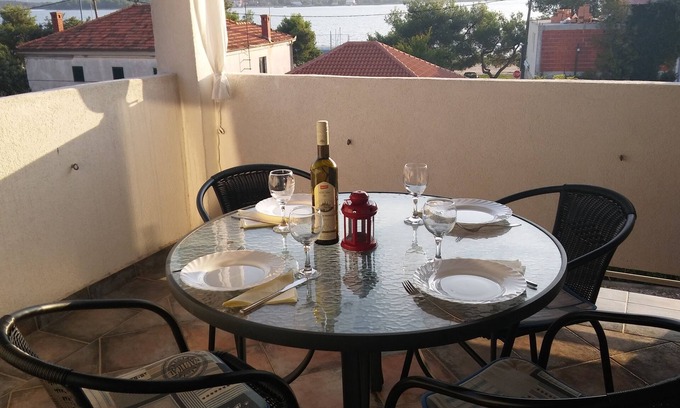 Turanj Apartment | One bedroom apartment with terrace and sea view Turanj, Biograd (A-6177-c)
