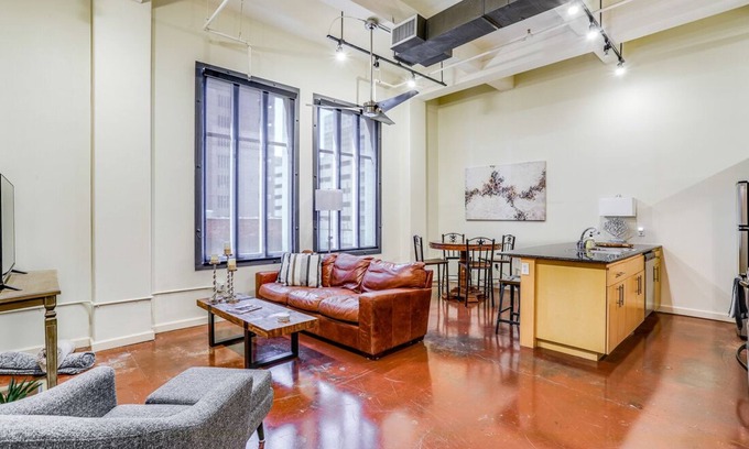 Downtown Fort Worth Apartment | One Bedroom Industrial Loft in Downtown Fort Worth