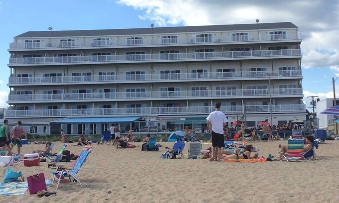 Old Orchard Beach Apartment | One Bedroom Oceanfront Condo @ the Brunswick on Old Orchard Beach!