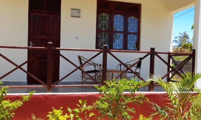 Nungwi Bed & Breakfast | One- Bedroom Studio Bungalow with Balcony and Garden View