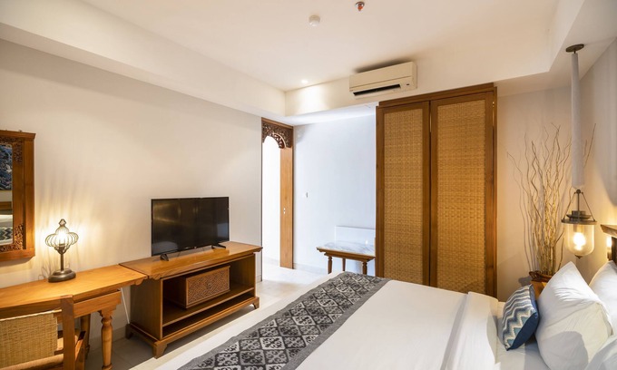 Downtown Kuta Hotel | One Bedroom Suite 2 minutes to Kuta Beach
