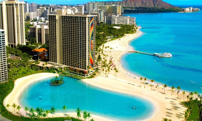 Waikiki Resort | One bedroom suite in prestigious Hilton Hawaiian Village.