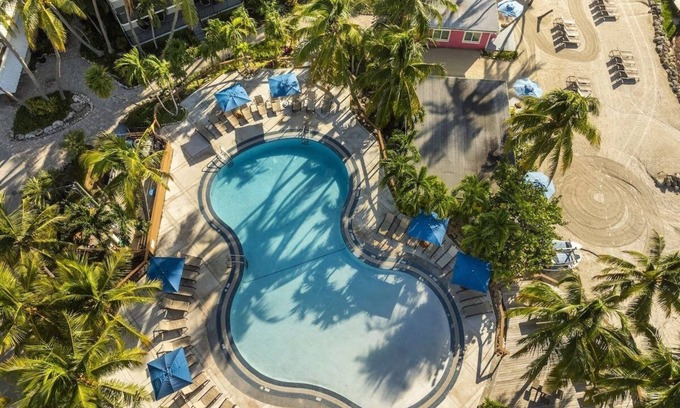 Islamorada Resort | One Bedroom Suite w/2 Queen Beds, Kitchenette, Pool, Free Parking & Pet Friendly
