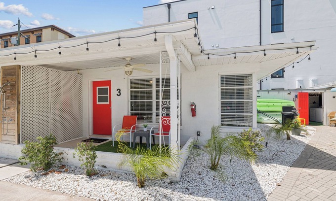 Bay Esplanade Villa | One Bedroom Villa with full kitchen On Clearwater Beach steps from the water.