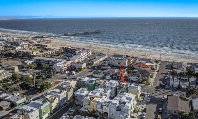 Downtown House | One Block to the Best Beach (not applicable for 4th of July)
