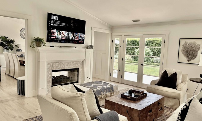 Western Malibu House | One Block to Zuma Bch-Trancas Village/4 Bdr/Private Yard/Firepit
