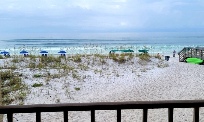 Fort Walton Beach Condo | ONE BR Condo ON THE BEACH! new furniture! -FREE BEACH SERVICE till Oct 31st