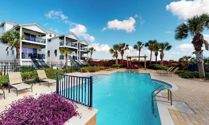 East End House | One Charleston Place "D" 3 BR Beach Front, Dog Friendly, Community Pool