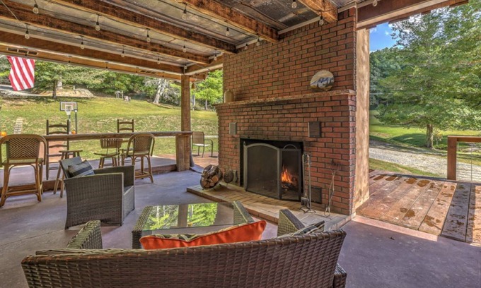 Cherry Log Cabin | One Level home handicap access, wheel chair friendly, quiet community, big yard.