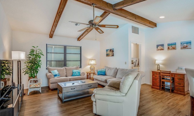 Englewood East House | One-level home in quiet location with private pool, central AC & open layout