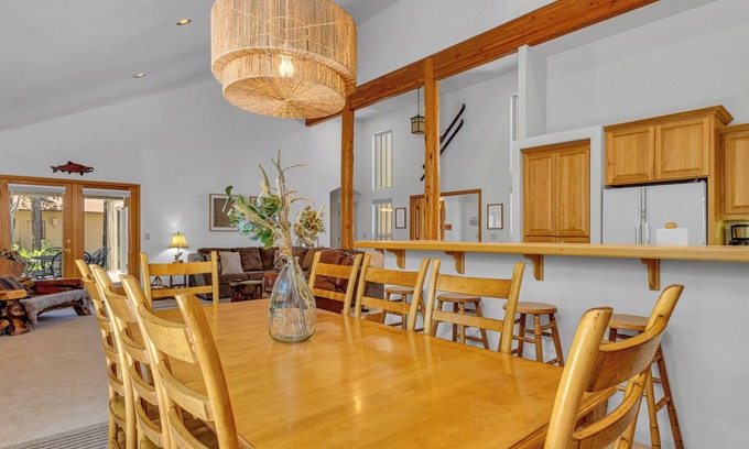 Deer Park House | One Level, Open Floor Plan, 4 Bdrm Home Hot Tub Pet Friendly, 10 SHARC Passes