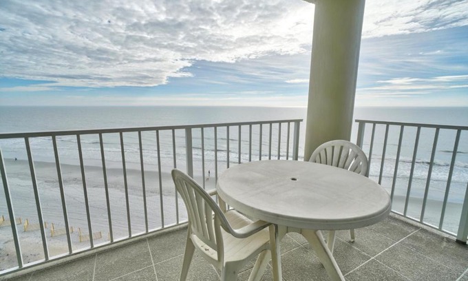 Garden City House | One Ocean Place 705