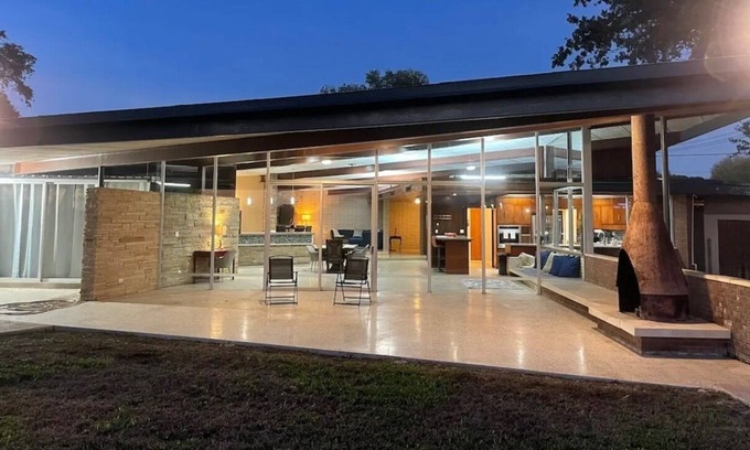 Pharr House | One-of-a-kind Mid-Century Modern Home. Family and Pet-Friendly.