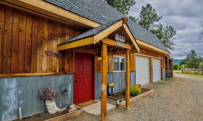 Cle Elum House | One of a kind, property with 3 charming houses, horse facility and pets welcome.