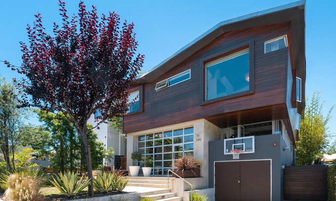 Tree Section House | One Of A Kind