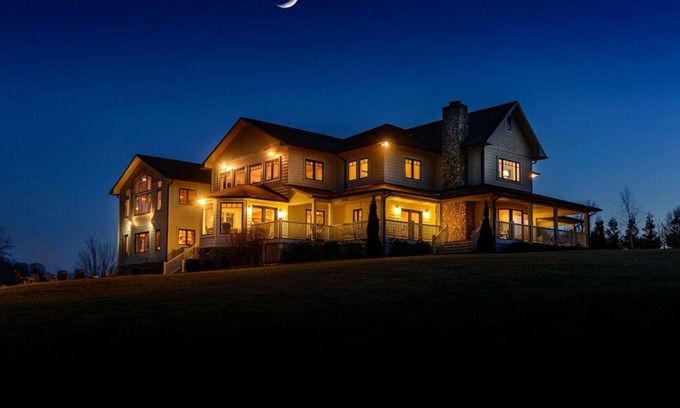 Boone House | ONE OF THE LARGEST AND MOST UNIQUE HOMES IN THE NC MOUNTAINS!