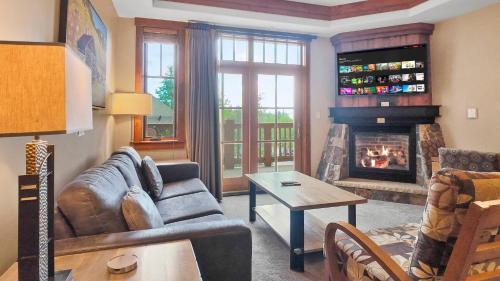 Peak 8 Apartment | One SKi Hill Place Resort Suite 8102