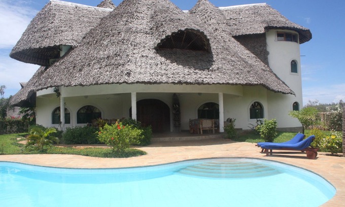 Diani Beach Villa | oneiric villa at the Indian Ocean with private pool and personal