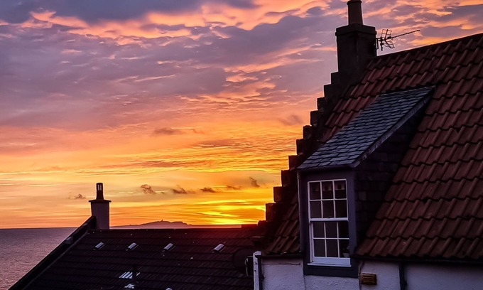 Anstruther Apartment | Only yards from the historic seafront: Bright, modern flat. Super dog friendly!