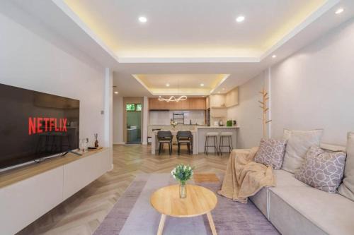 Khlong Tan Nuea House | Onsen Retreat in Heart of Bangkok