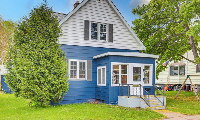 Ontonagon House | Ontonagon Home w/Fire Pit - Steps to Beach!