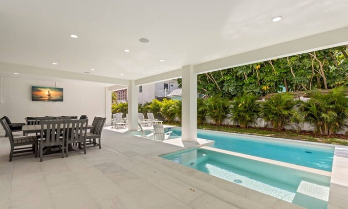 Clearwater Beach House | Onyx House at The Gemma