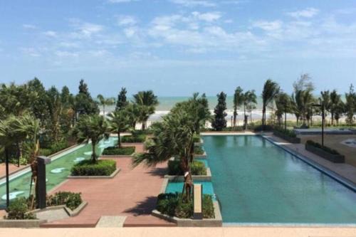 Kuantan Apartment | OPAHOME@ Timurbay Seafront Residence 2BR Family suite Seaview and Poolview