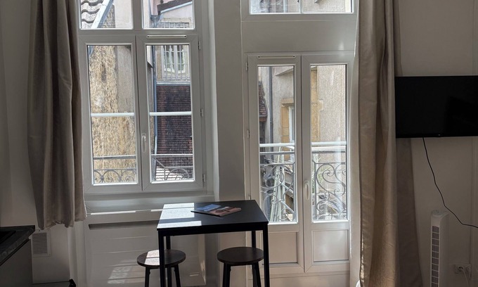 Old Town Apartment | Opale - In the heart of Dijon