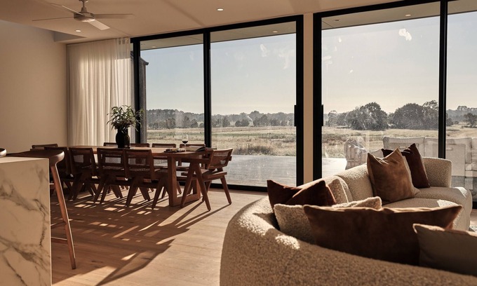 Burradoo House | Open Country Homestead - Luxury accommodation with stunning views.