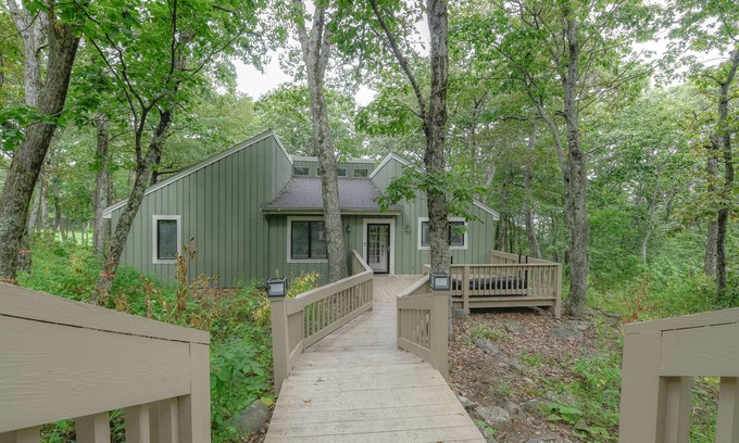 Nellysford House | Open floor plan close to skiing, hiking, and dining.