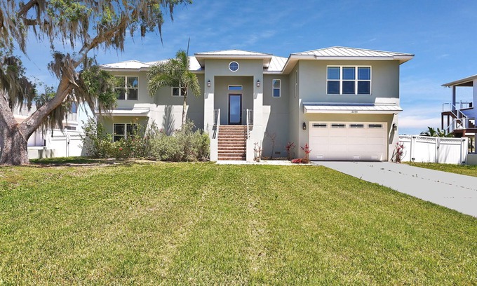 Crystal River House | Open for 2025 Scallop Season! Waterfront, 4-bedroom house in Crystal River