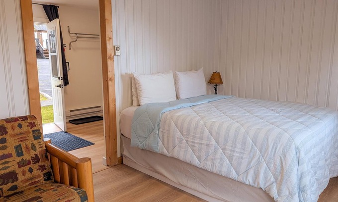Ucluelet Cottage | Open Living Suite | Ocean View