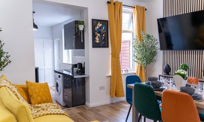 Portsmouth House | Open Mind Property - Luxury 5 Beds & Free Parking