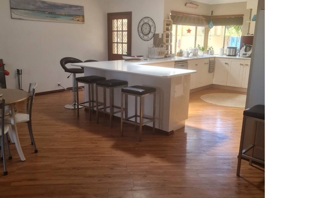 Esperance House | Open plan large home with outdoor patio and kitchen area