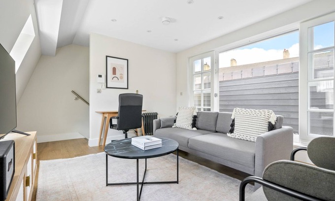 Bishop's Apartment | Open plan Waterloo, 2BR, New build, terrace, by Blueground