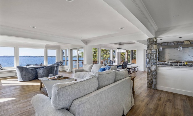 Charlevoix House | OPEN: Summer 2026 & 2027 Beautiful, Luxurious Charlevoix Lake House