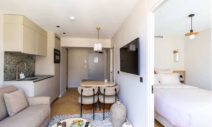 Chaussee-d'Antin Apartment | Opera - One Bedroom Balcony