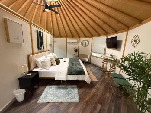 Canyon Lake House | Ophelia Luxury Yurt-Cabin - Canyon Lake - Hot Tub
