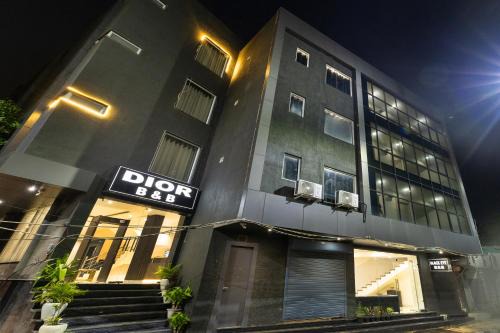 Mahipalpur Extension Hotel | OPO The Black Eye