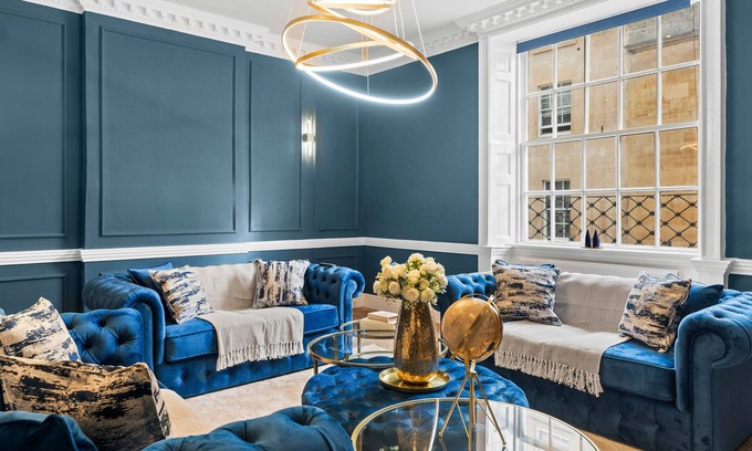 Upper Town Apartment | Opulent 4 Bed in Central Bath