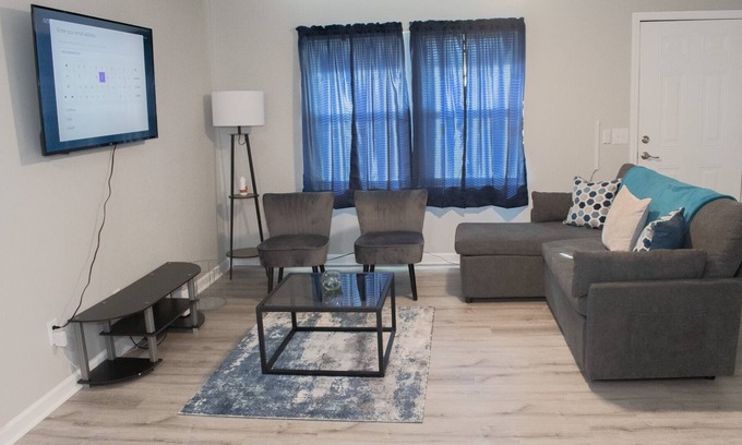 Goose Creek House | Opuluxe Blue Horizon Hideaway Sleeps 8