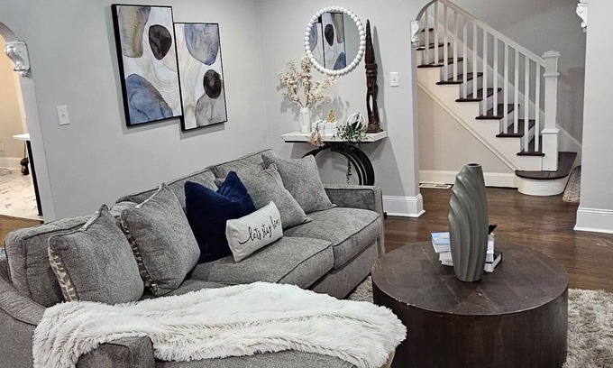 Detroit House | Opuluxe Contemporary Retreat with Grill