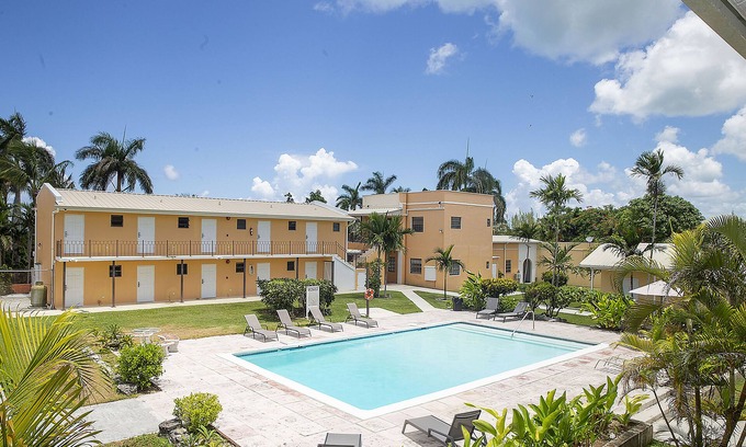 Nassau Hotel | Orange Hill Beach Inn