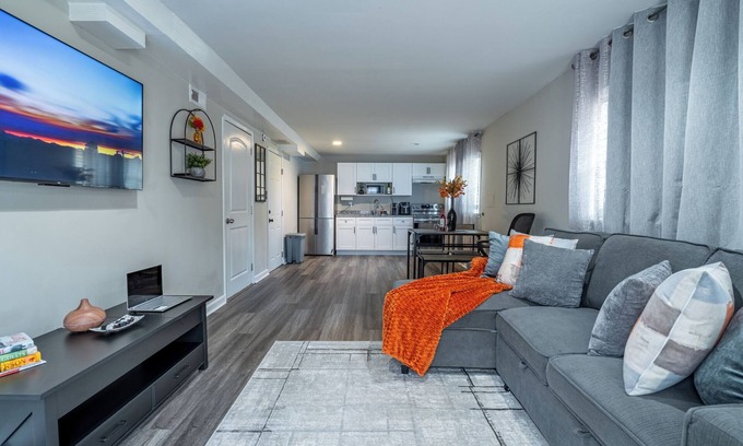 Sandtown Apartment | Orange Oasis Hideaway Suite spacious 1 bed retreat Atl airport and Everything!