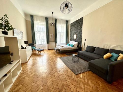 Inner City Budapest Apartment | ORANGEHOMES Peaceful apartment next to Central Market Hall